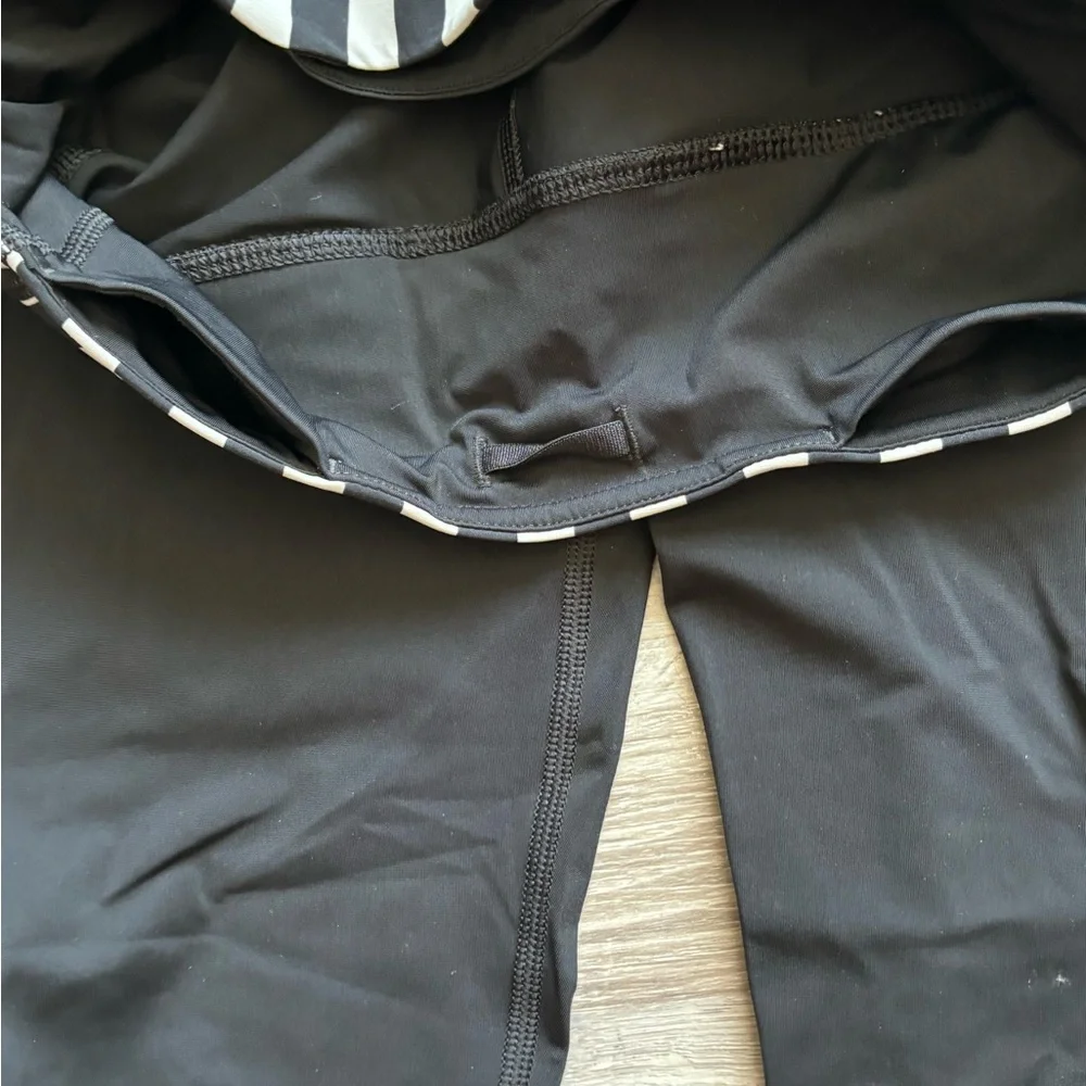 Lululemon leggings Size 4 - Picture 6 of 7